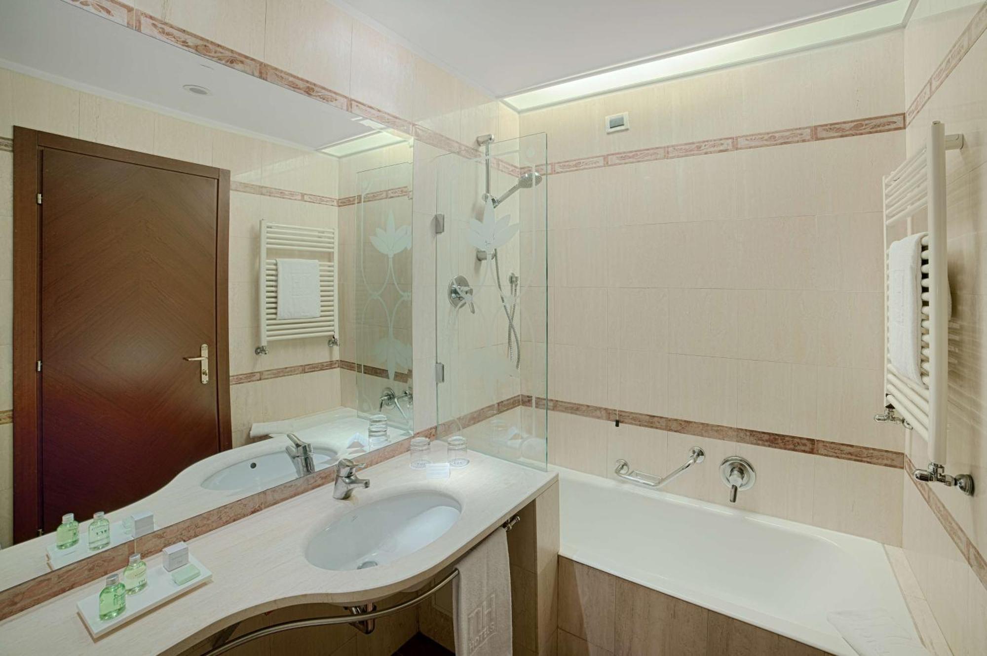 Superior Double or Twin XL Room